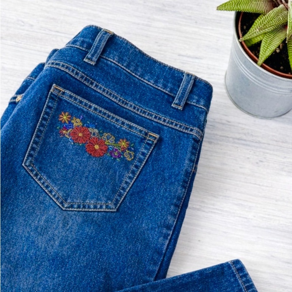Women’s Haggar Petite Embroidered Straight Leg Jeans. Size 12